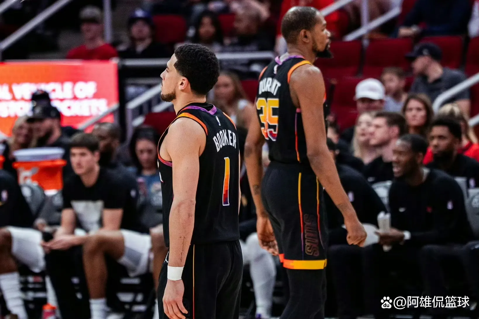 关于圣安东尼奥马刺训练开放日，赛后主帅复盘引欢呼，NBA季后赛在即，高层口径保持一致的信息