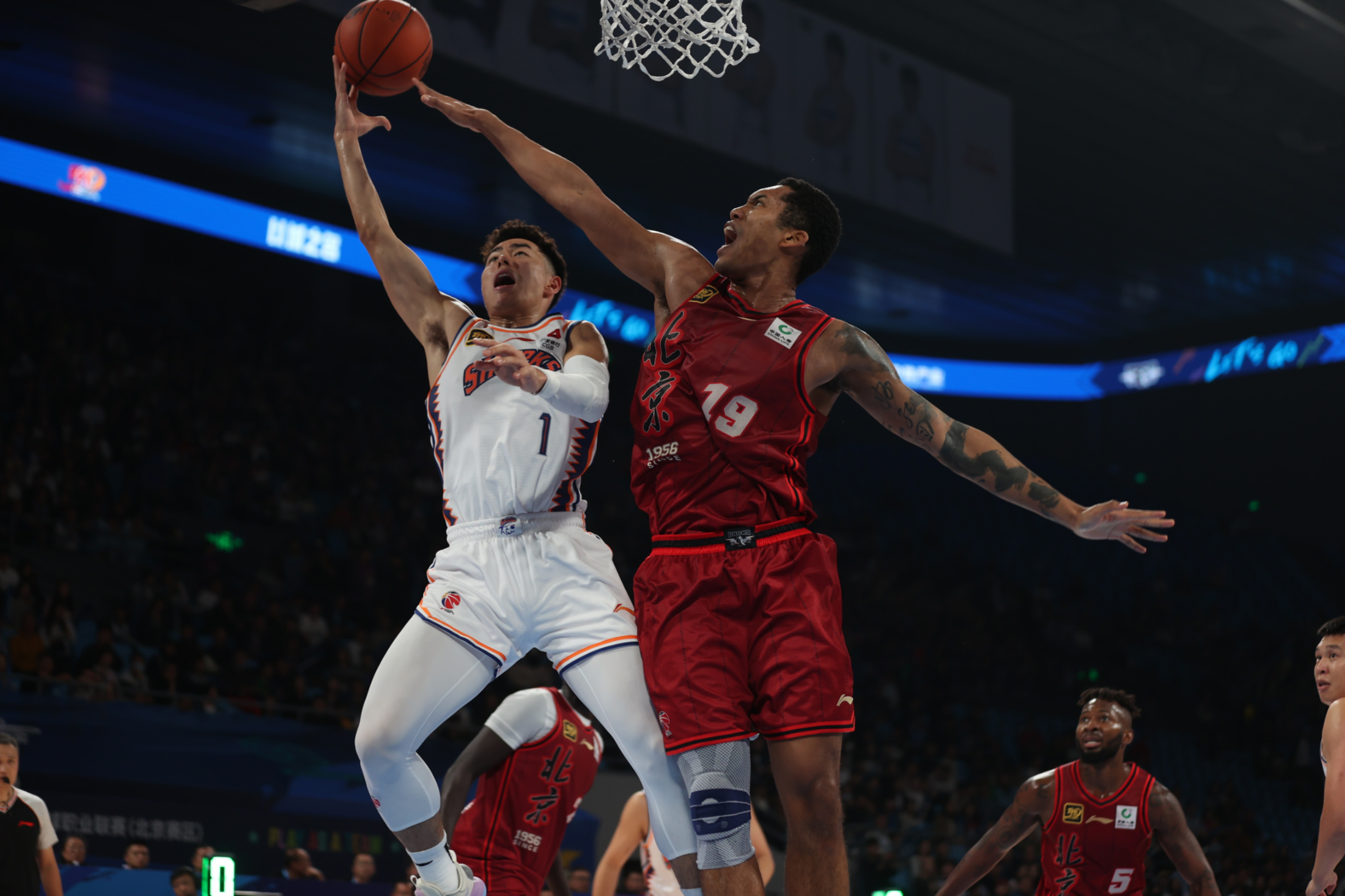 包含赛前西汉姆复出首秀今晨上海申花备战CBA常规赛，这操作让人直呼：西亚卡姆连续十五场比赛得分超过高光表现的词条